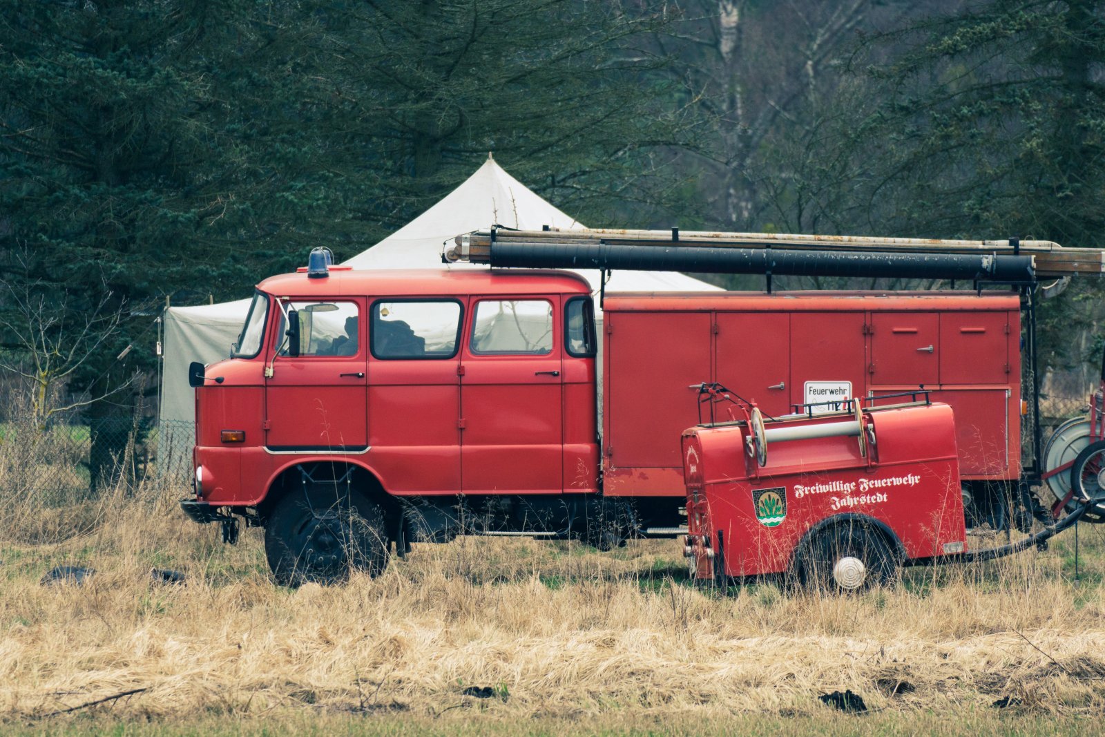 Historischer IFA W50 der Freiwilligen Feuerwehr auf einem Oldtimertreffen